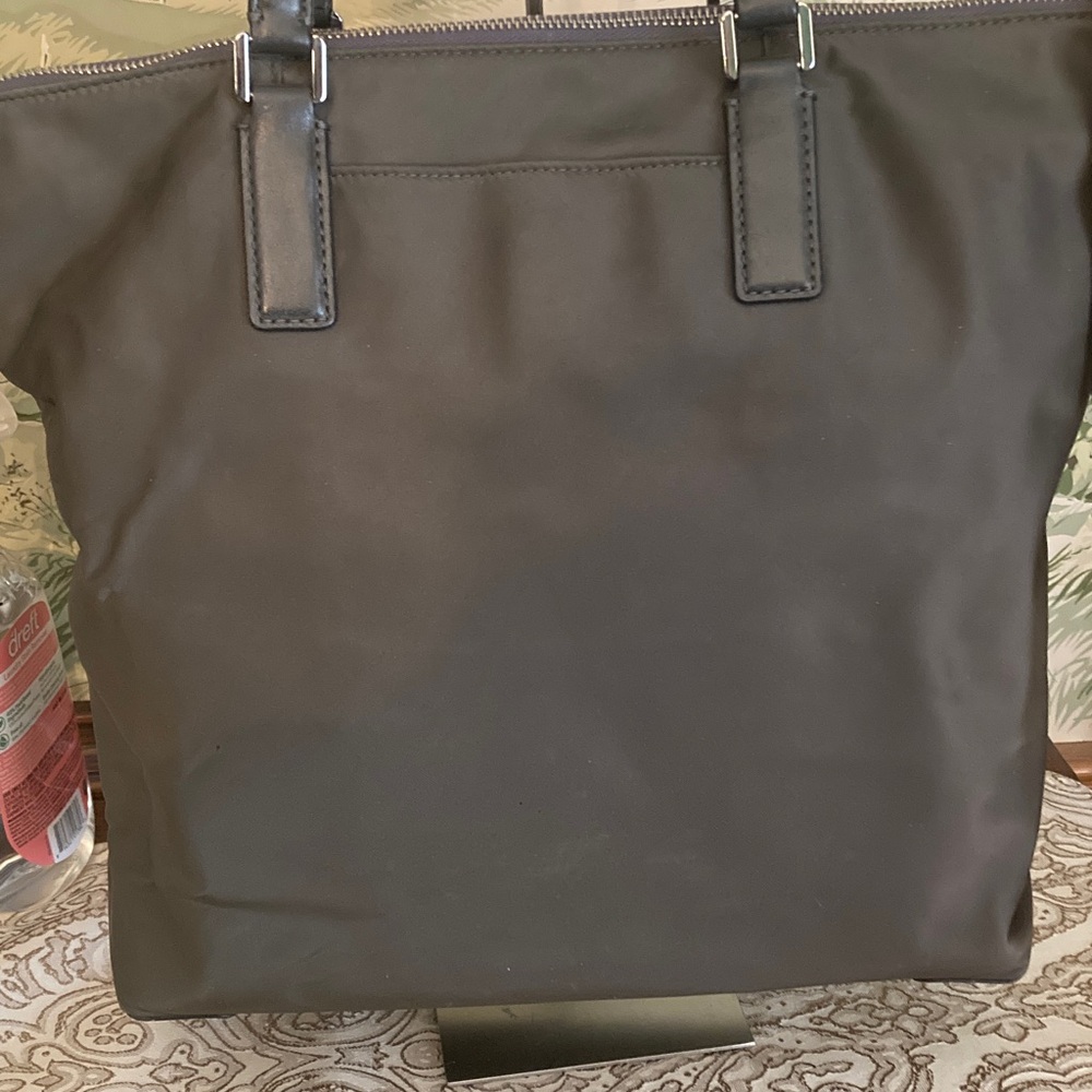 Michael Kors EUC Ariana Travel Designer Nylon Totebag in Graphite/Grey. - Picture 2 of 15
